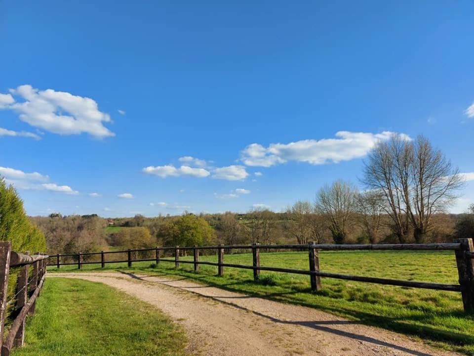 Relais Equestre Du Miloir - Chambres D'Hotes Saint-Desir Bagian luar foto